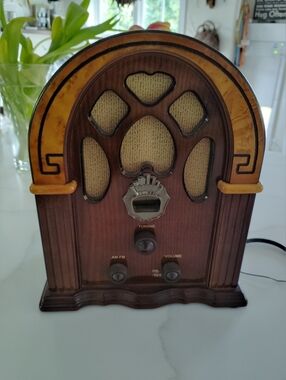 Vintage-Style Portable Tabletop AM/FM Radio - Walnut